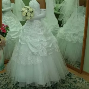 Продам свадебное белоснежное  платье