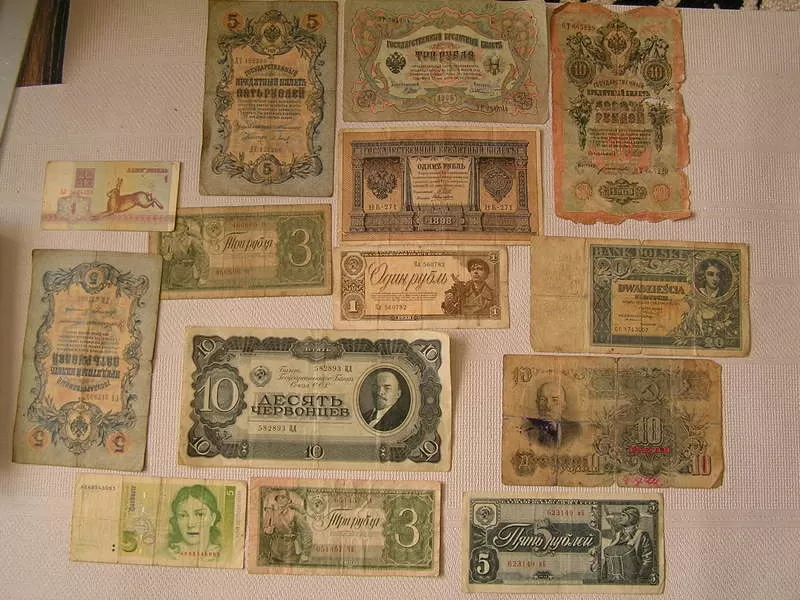 Банкноты и монеты разных стран 